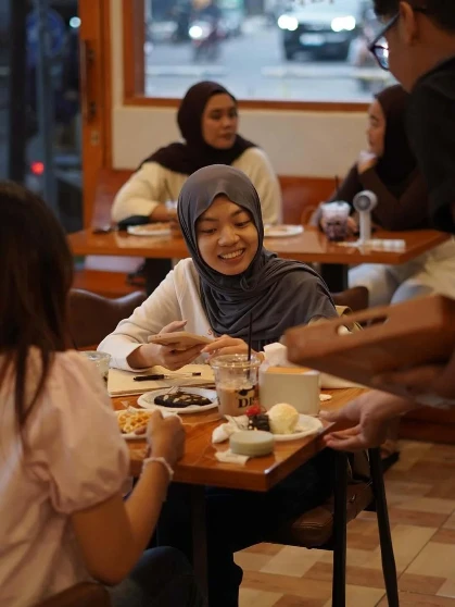 Menu kopi dan snack lezat di District 88